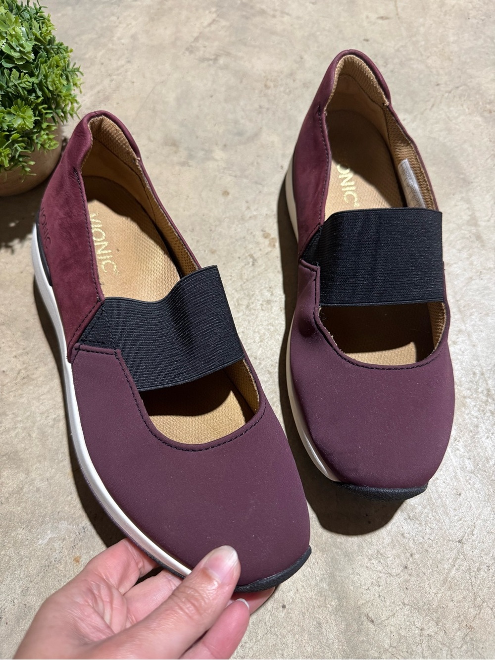 Vionic Cadee Shoes Women Size 8 Maroon Stretch Comfort Sporty Mary Jane